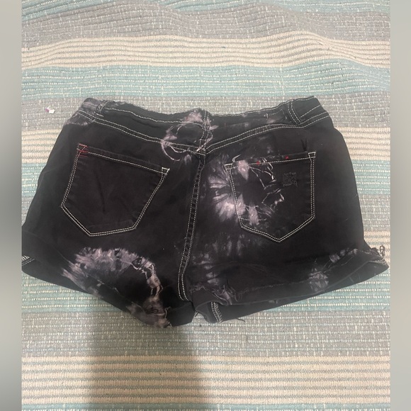 BDG: high rise tie dyed shorts - Picture 3 of 6